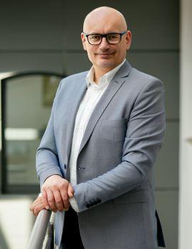 zdjęcie portretowe Jacek Wójcikiewicz