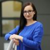 Zdjęcie portretowe Anna Przybysz, brunetka w okularach